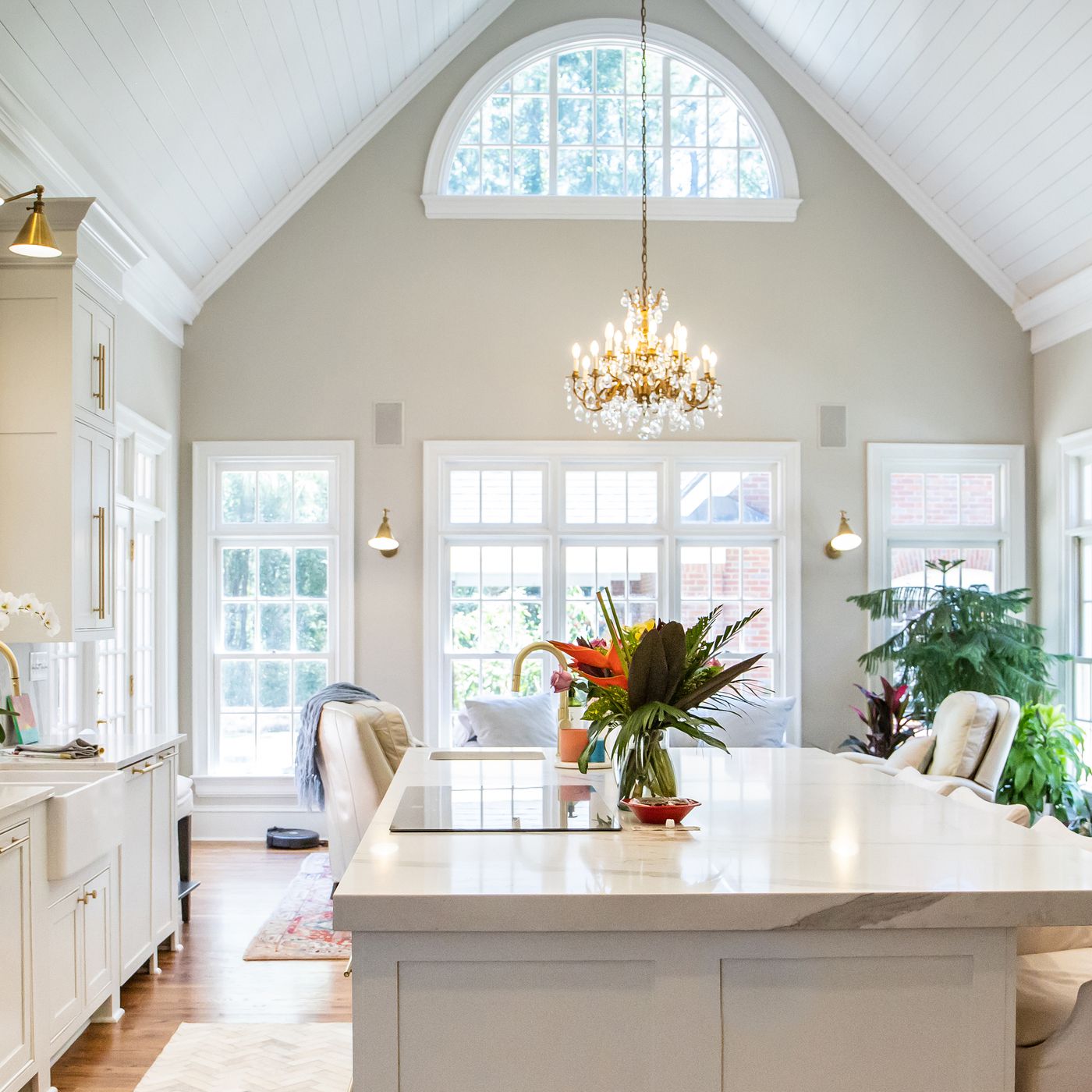 11 Stunning Lighting Ideas for a Vaulted Ceiling - MakeoverIdea